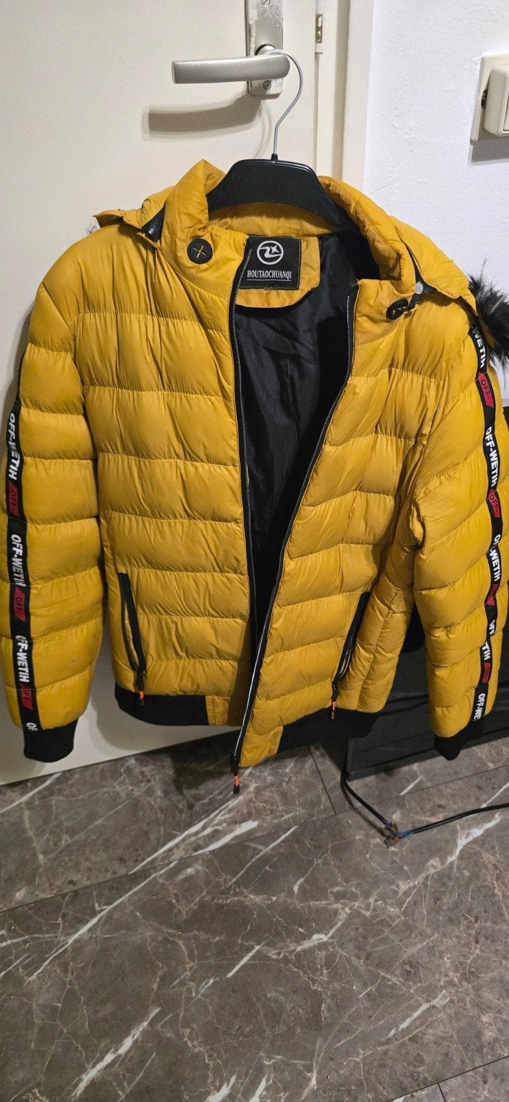 Gele winterjas met bontkraag, Maat 48/50 (M), Geel, Ophalen of Verzenden, Zo goed als nieuw