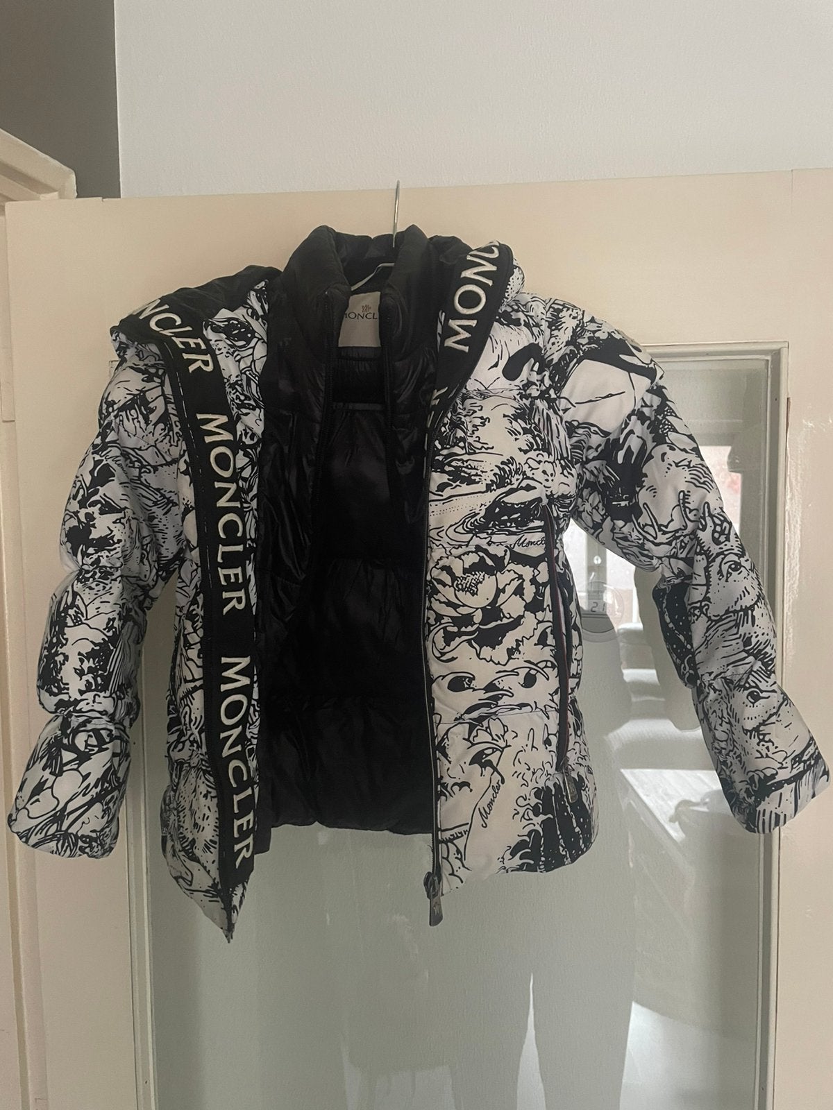 Moncler enfant kinderjas unisex, Zwart, Ophalen of Verzenden, Zo goed als nieuw, Jasje