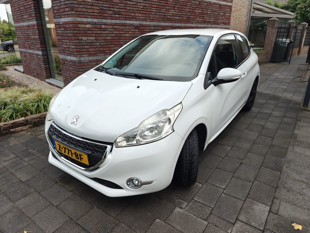 Peugeot 208 1.2 VTI 60KW/82PK 3-D 2012 Wit, Auto's, Voorwielaandrijving, Euro 5, Stof, 82 pk