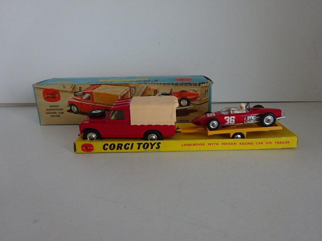 Corgi Toys Gift Set 17 - Corgi GS 17 - Land Rover + Ferrari, Ophalen of Verzenden, Zo goed als nieuw, Auto, Corgi