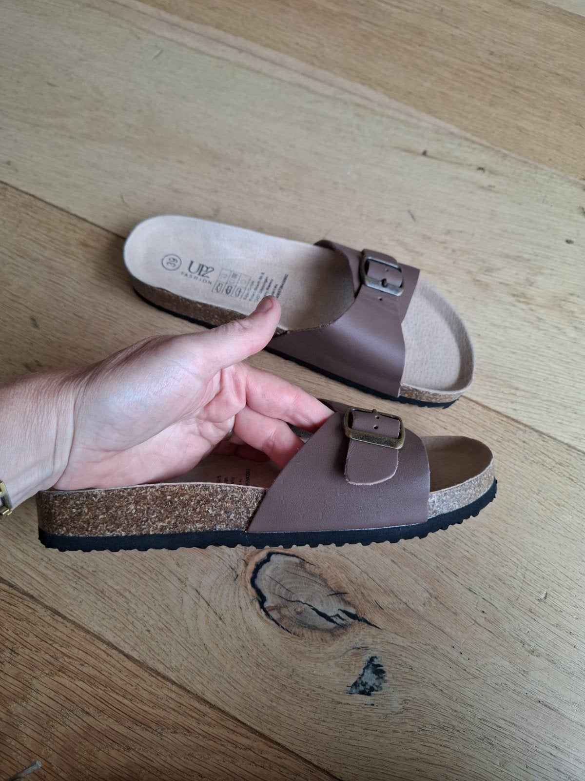 UP Fashion Slippers Maat 39 - Nieuwstaat, Bruin, Ophalen of Verzenden, Zo goed als nieuw, Slippers