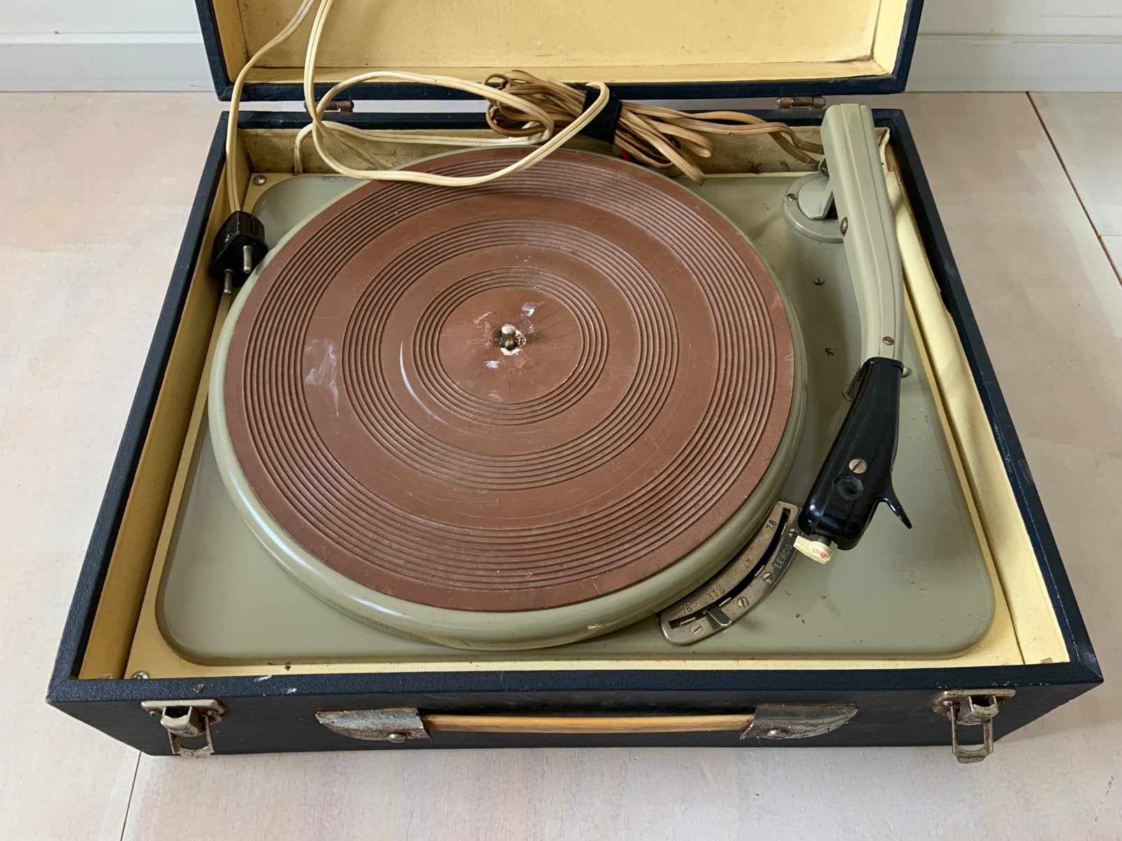 Lenco F50 koffer platenspeler, Audio, Tv en Foto, Platenspelers, Overige merken, Gebruikt, Pitch-regelaar, Ophalen of Verzenden