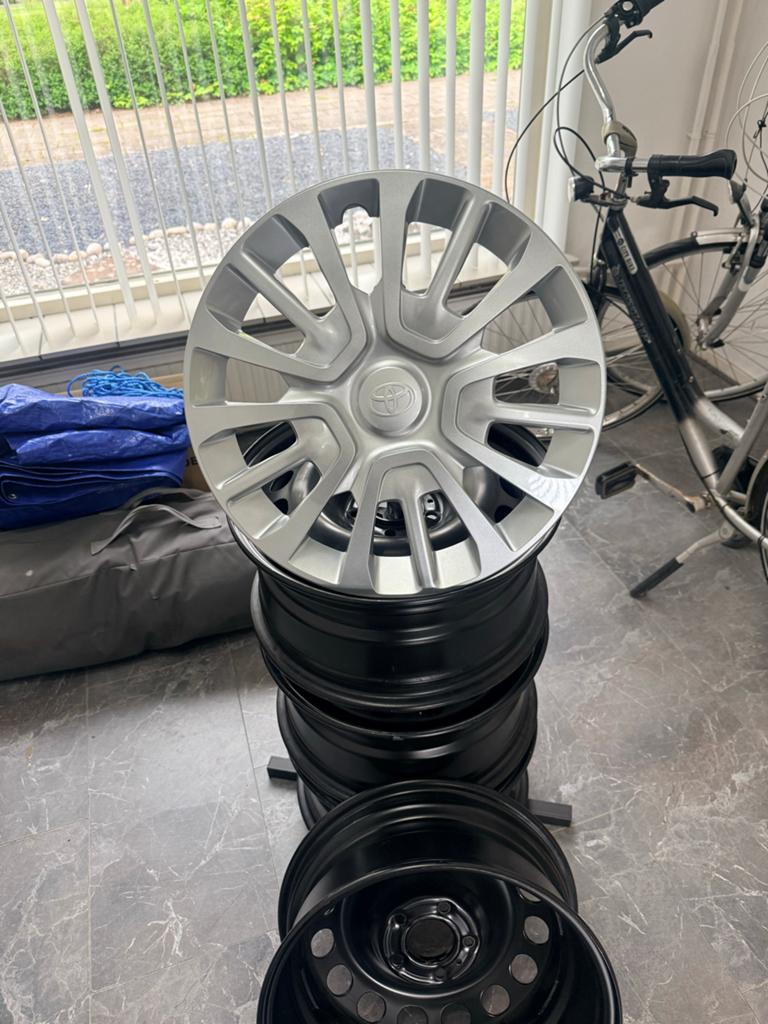 Toyota Proace velgen met wieldoppen - zo goed als nieuw, Auto-onderdelen, Banden en Velgen, Velg(en), 16 inch, Ophalen of Verzenden
