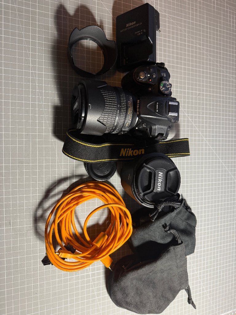 Nikon D5300 DSLR met 2 lenzen 18-105 en 10-20 groothoek, Gebruikt, Spiegelreflex, Beeldstabilisatie, Verzenden