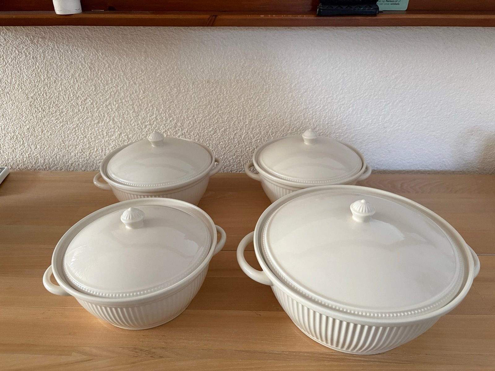 Wedgwood opdekschalen - 3x 16 cm, 1x 21 cm, Ophalen of Verzenden, Zo goed als nieuw, Keramiek, Schaal of Schalen