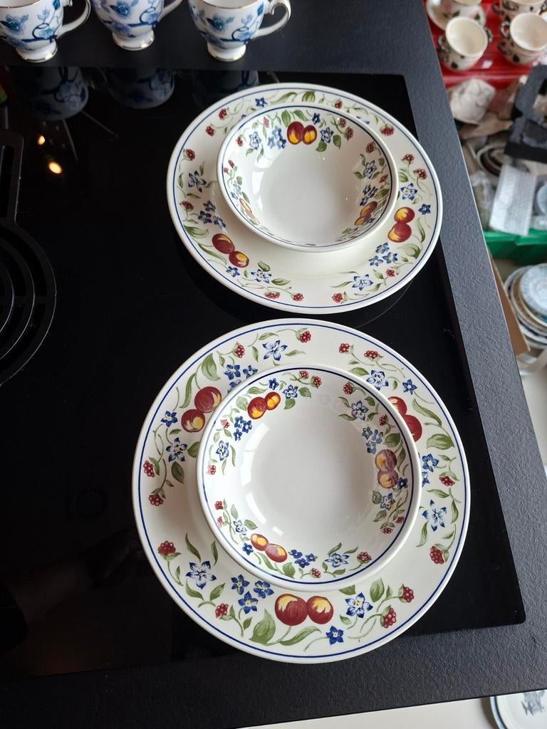 Churchill England Fruit Servies - 4-delige set, Ophalen of Verzenden, Zo goed als nieuw, Keramiek, Overige stijlen