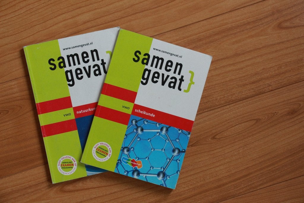 Samengevat voorbereiding examen VWO Scheikunde/Natuurkunde, Boeken, Verzenden, Beta, Zo goed als nieuw, Overige niveaus