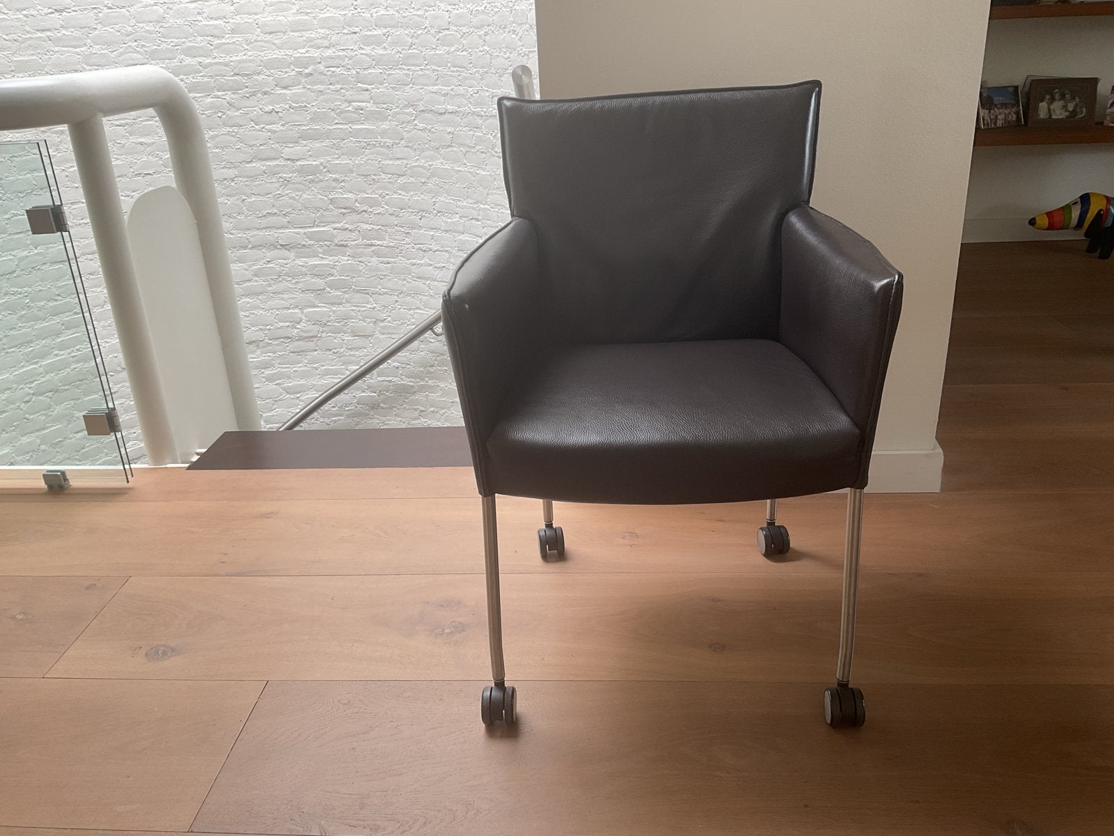 8 x Leren eetkamerstoelen  (Design on Stock, type Amra), Bruin, Leer, Ophalen of Verzenden, Zo goed als nieuw