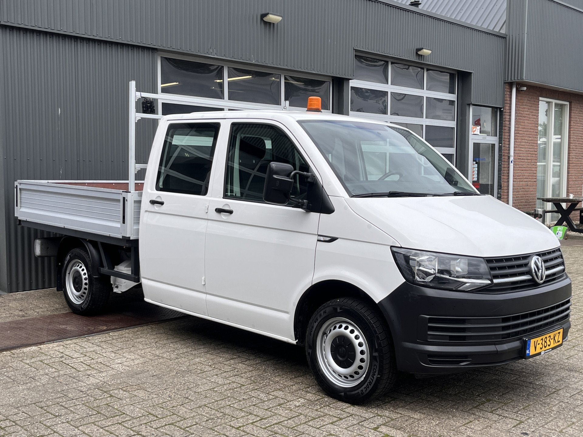 Volkswagen Transporter 2.0 TDI L2H1 DC 102pk Pick-up Trekhaa, Auto's, Voorwielaandrijving, Gebruikt, 4 cilinders, Volkswagen