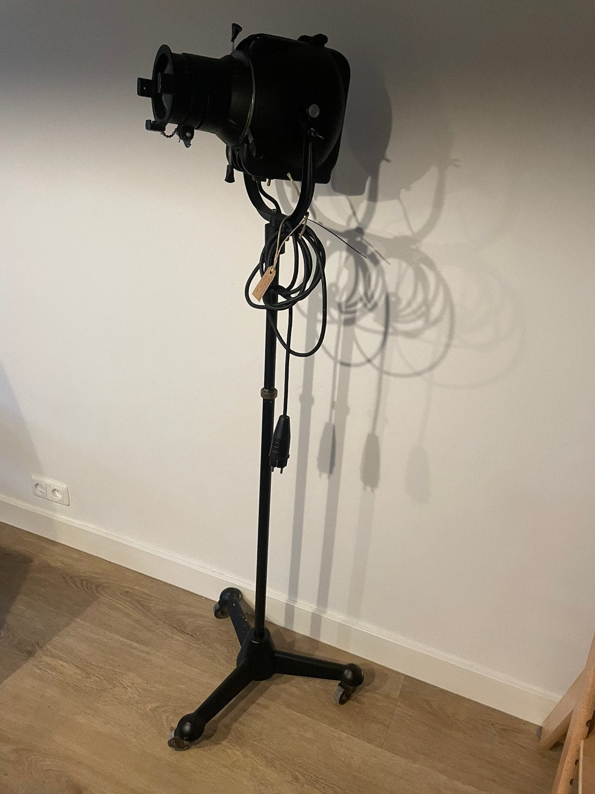 Strand Electric theaterlamp op statief, Ophalen
