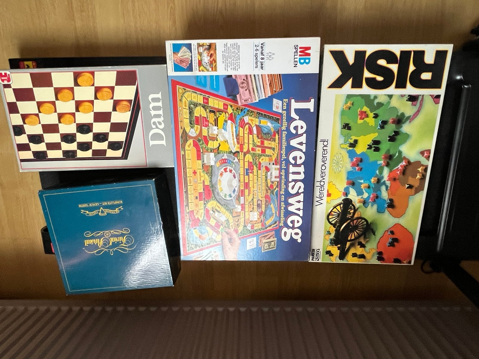 Spellen, Ophalen, Zo goed als nieuw