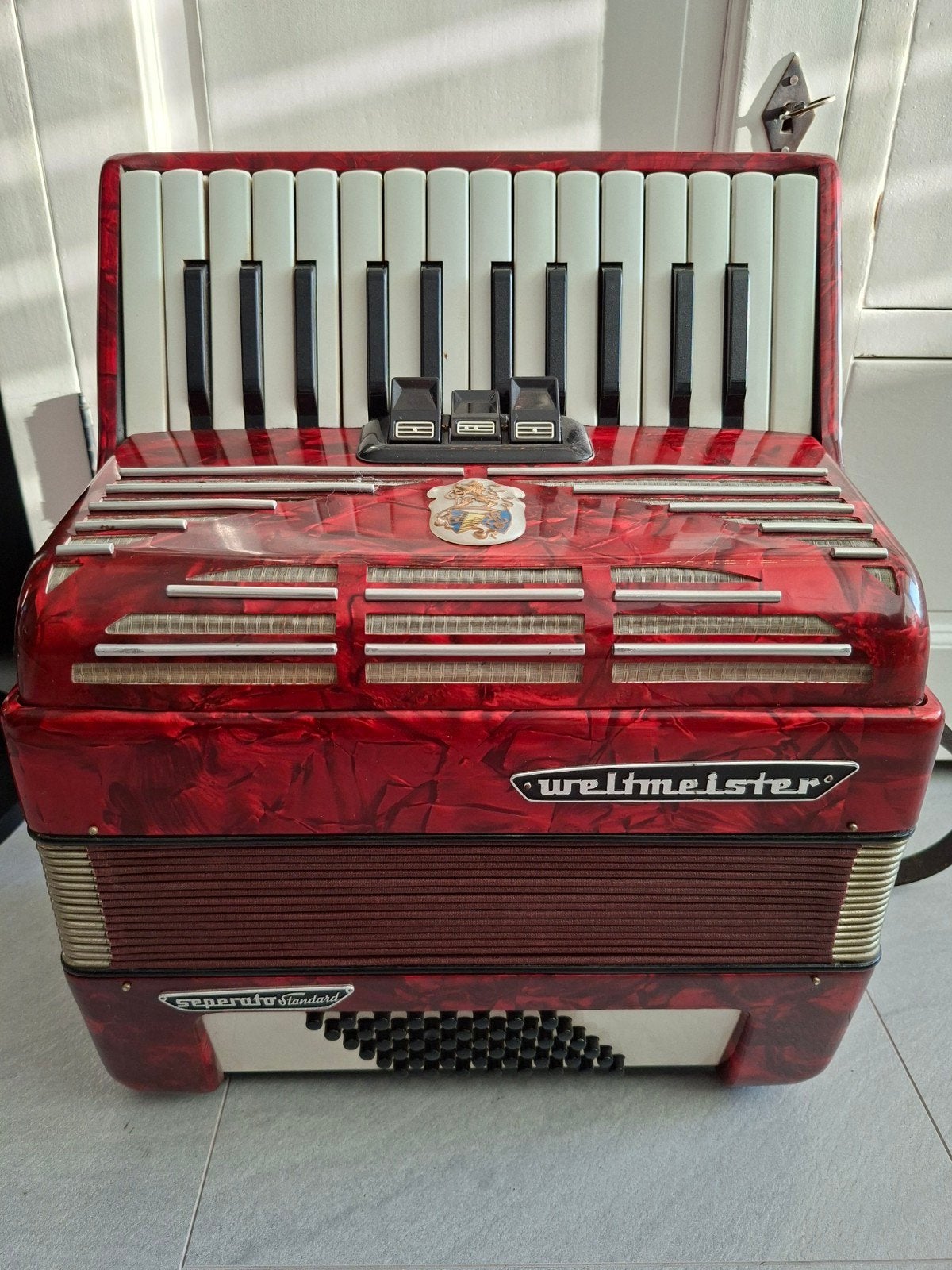 Weltmeister Seperato Standard Accordeon - Rood Parelmoer, Gebruikt, Met riemen, Weltmeister, Toetsaccordeon