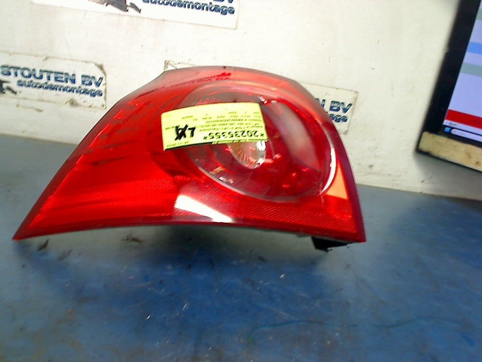 Achterlicht Links BUITEN Volkswagen Golf V (1K1) 4VFX13405AB, Gebruikt, Volkswagen, Volkswagen AG, Kundenbetreuung@volkswagen.de