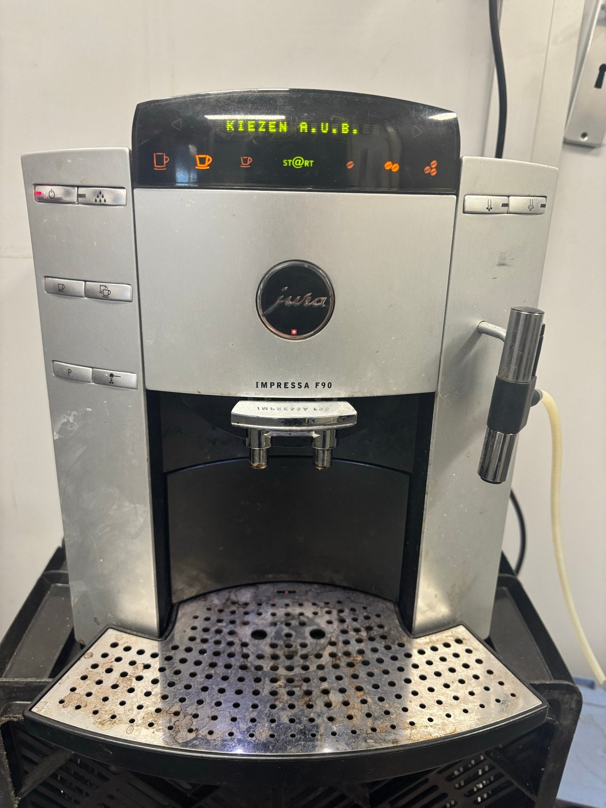 Jura Impressa F90 Koffiemachine met Connectie Module, Witgoed en Apparatuur, Ophalen, Gebruikt, Koffiemachine, Koffiebonen
