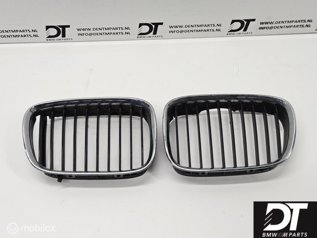 Grille set BMW 5-serie E39 51138159315 51138159316, Gebruikt, Ophalen of Verzenden, BMW, BMW