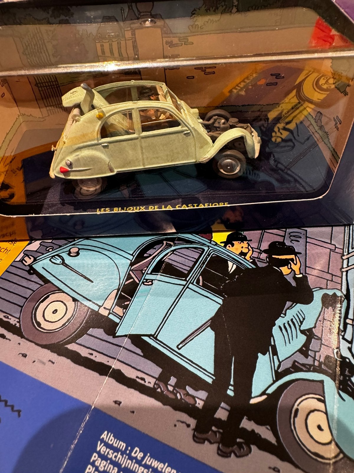 Kuifje auto 1:43 de citroen 2cv uit juwelen B castafiore, Ophalen of Verzenden, Kuifje, Zo goed als nieuw, Beeldje of Figuurtje
