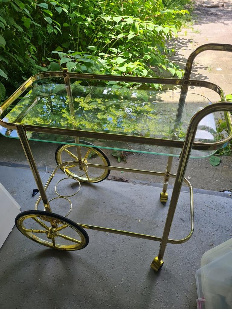 Serveerwagen goud, Ophalen