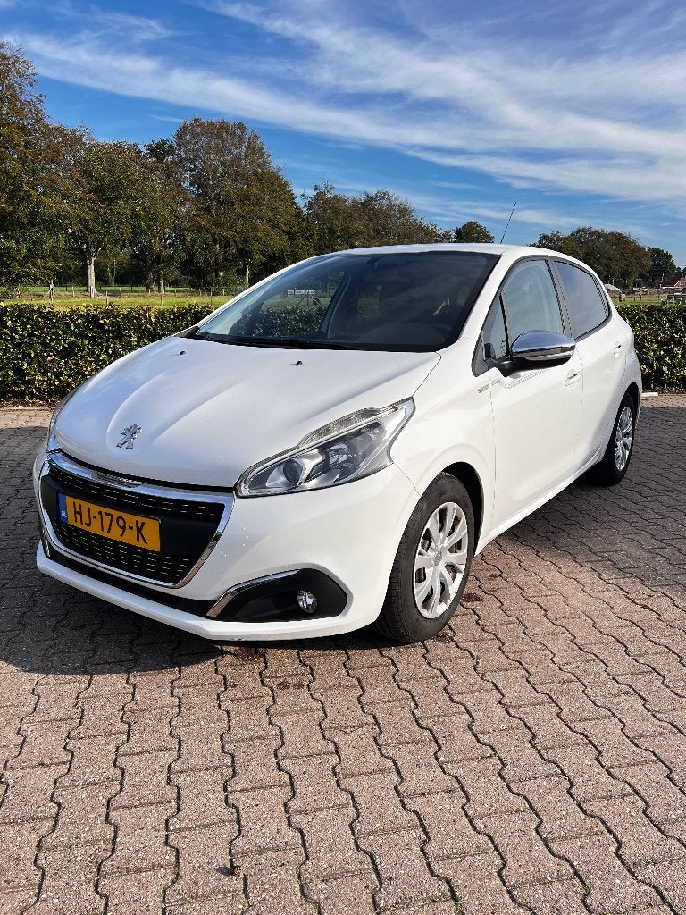 Peugeot 208 1.2 VTI 60KW/82PK 5-D 2015 Wit, Auto's, Voorwielaandrijving, Stof, 31 €/maand, 1199 cc