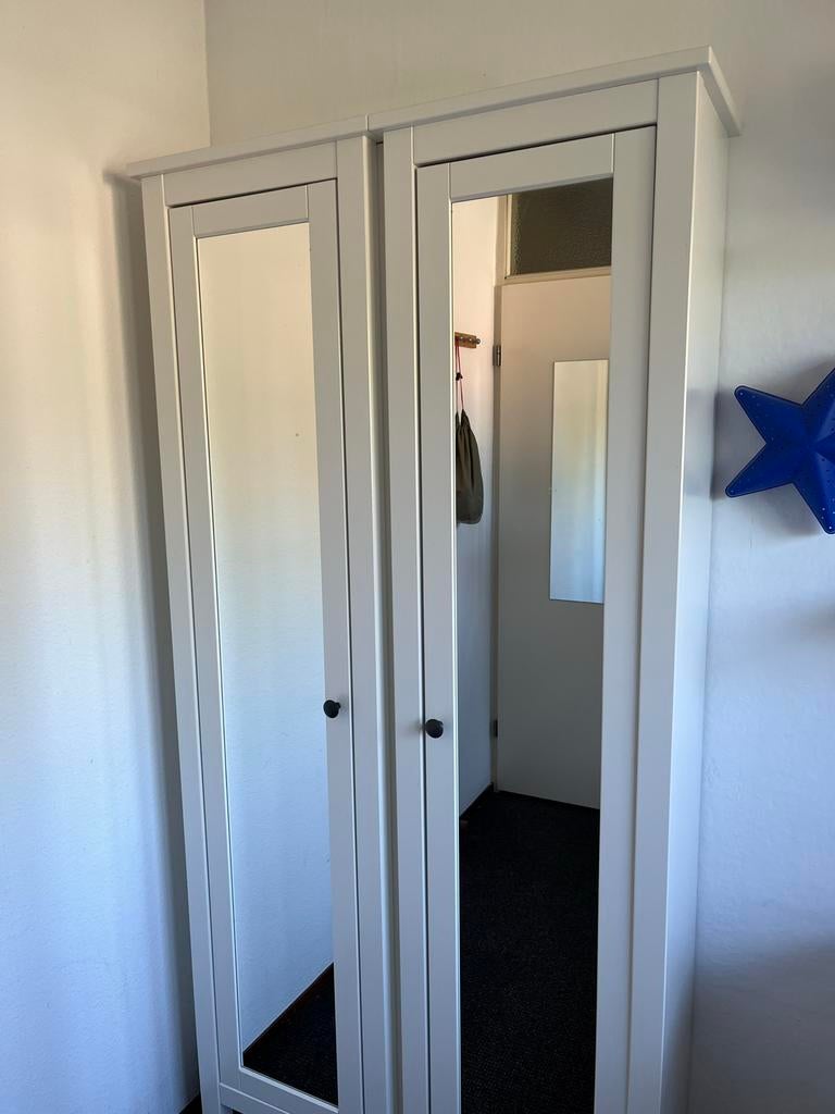 2 Ikea Hemnes (gekoppelde) kledingkasten met spiegeldeuren, Ophalen, 100 tot 150 cm, 200 cm of meer, Zo goed als nieuw