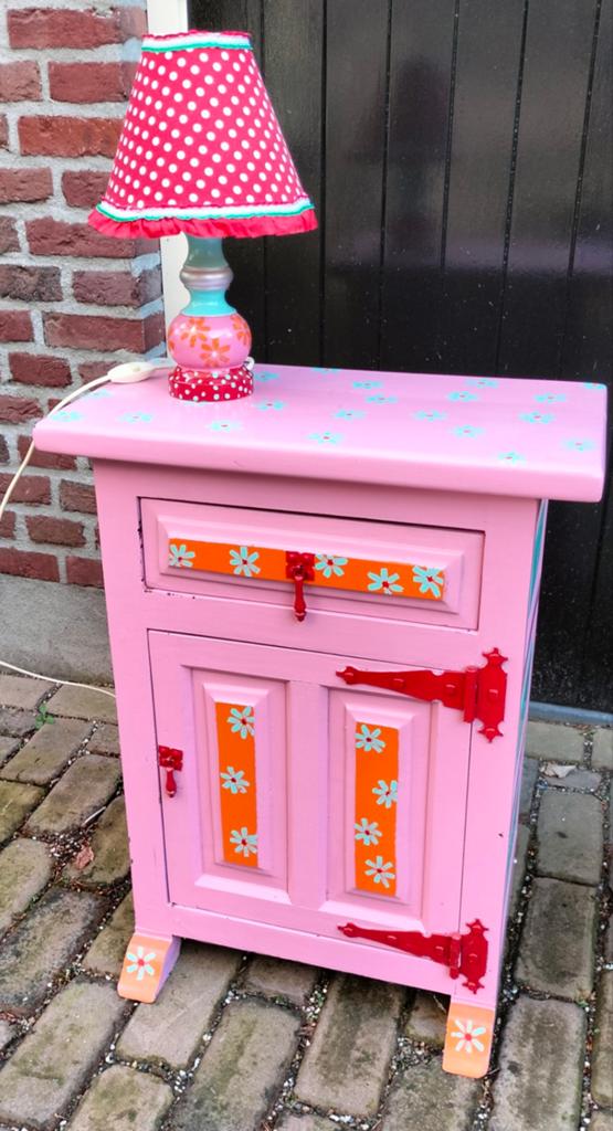Uniek handgeschilderd nachtkastje met lamp, Ophalen, Gebruikt, Minder dan 45 cm, 55 tot 70 cm
