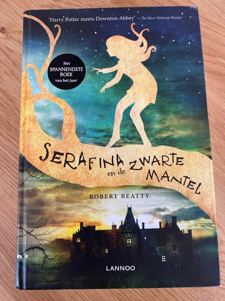 Serafina en de Zwarte Mantel - Robert Beatty (Jeugdboek), Boeken, Ophalen of Verzenden, Gelezen