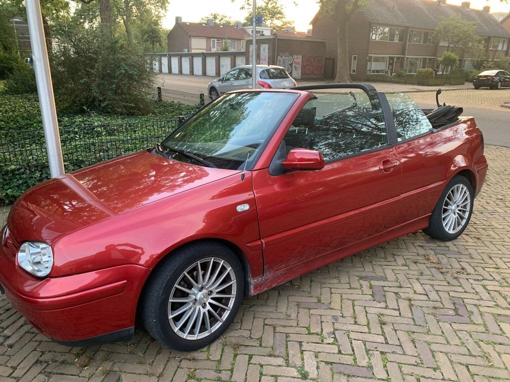 Volkswagen Golf 1.8 Cabriolet 55KW 2001 Rood, Stof, 74 pk, Zwart, 4 cilinders
