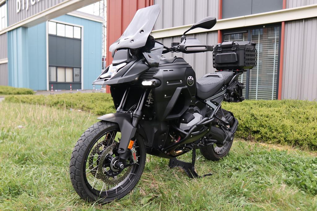 BMW R 1300 GS ADVENTURE BLACK ON BLACK FULL AKRAPOVIC BTW, 2 cilinders, Motorrijbewijs A, Meer dan 35 kW, Toermotor