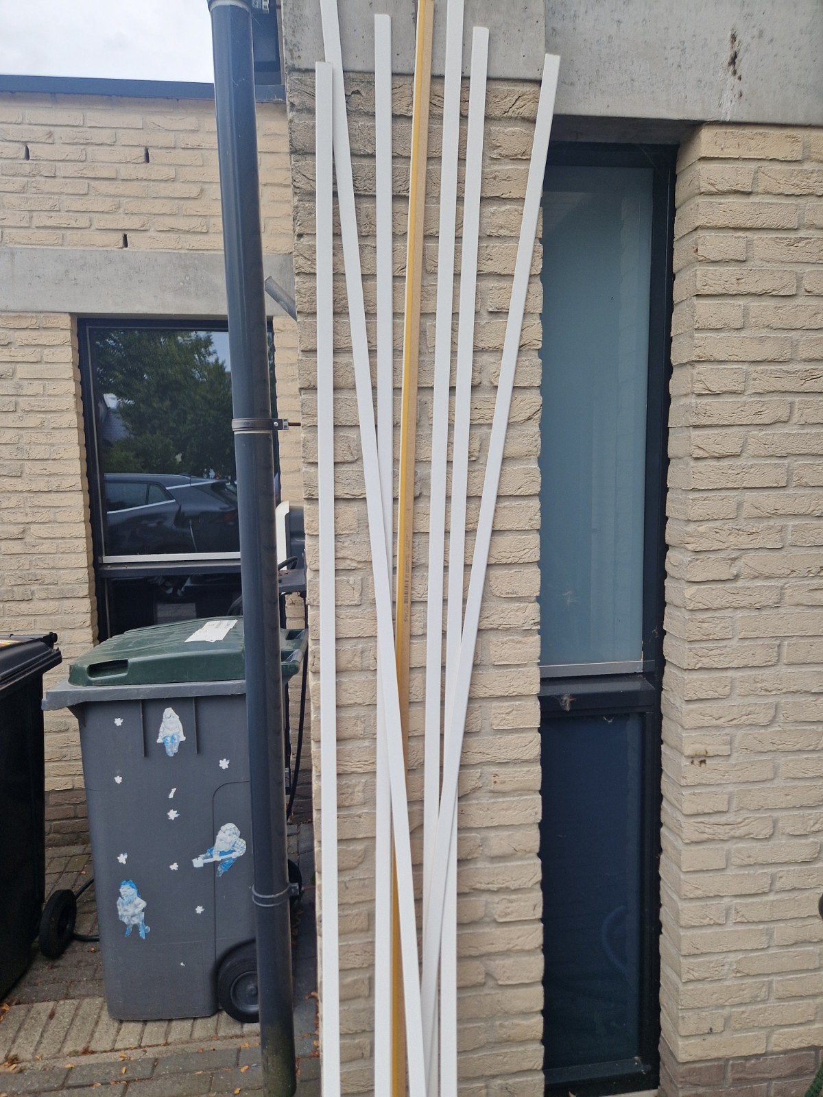 8 nieuwe witte plakplinten, 240cm, ongebruikt, Ophalen, Nieuw, 200 tot 250 cm, Plinten