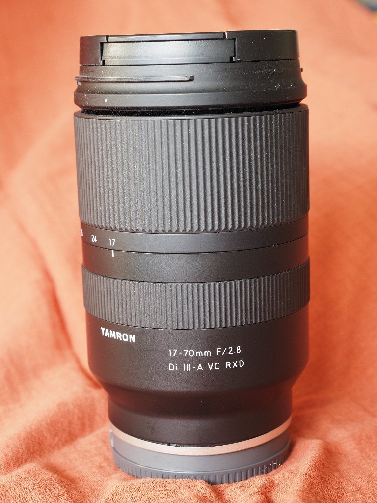 Tamron 17-70mm f/2.8 Di III-A VC RXD (Sony E-mount), Sony E-mount, Ophalen of Verzenden, Zo goed als nieuw, Handmatige focus
