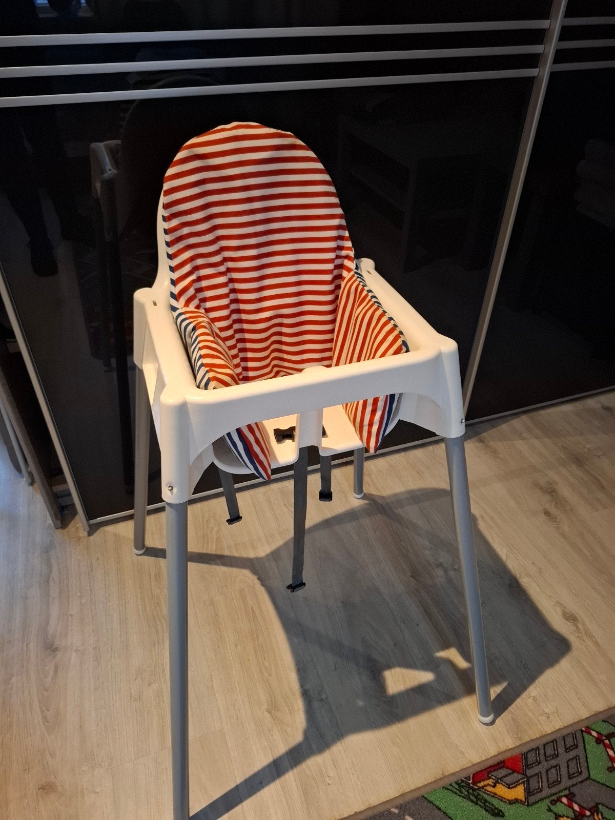 Ikea Antilop kinderstoel met kussen, Kinderen en Baby's, Kinderstoelen, Ophalen, Gebruikt, Overige typen, Gordel(s)