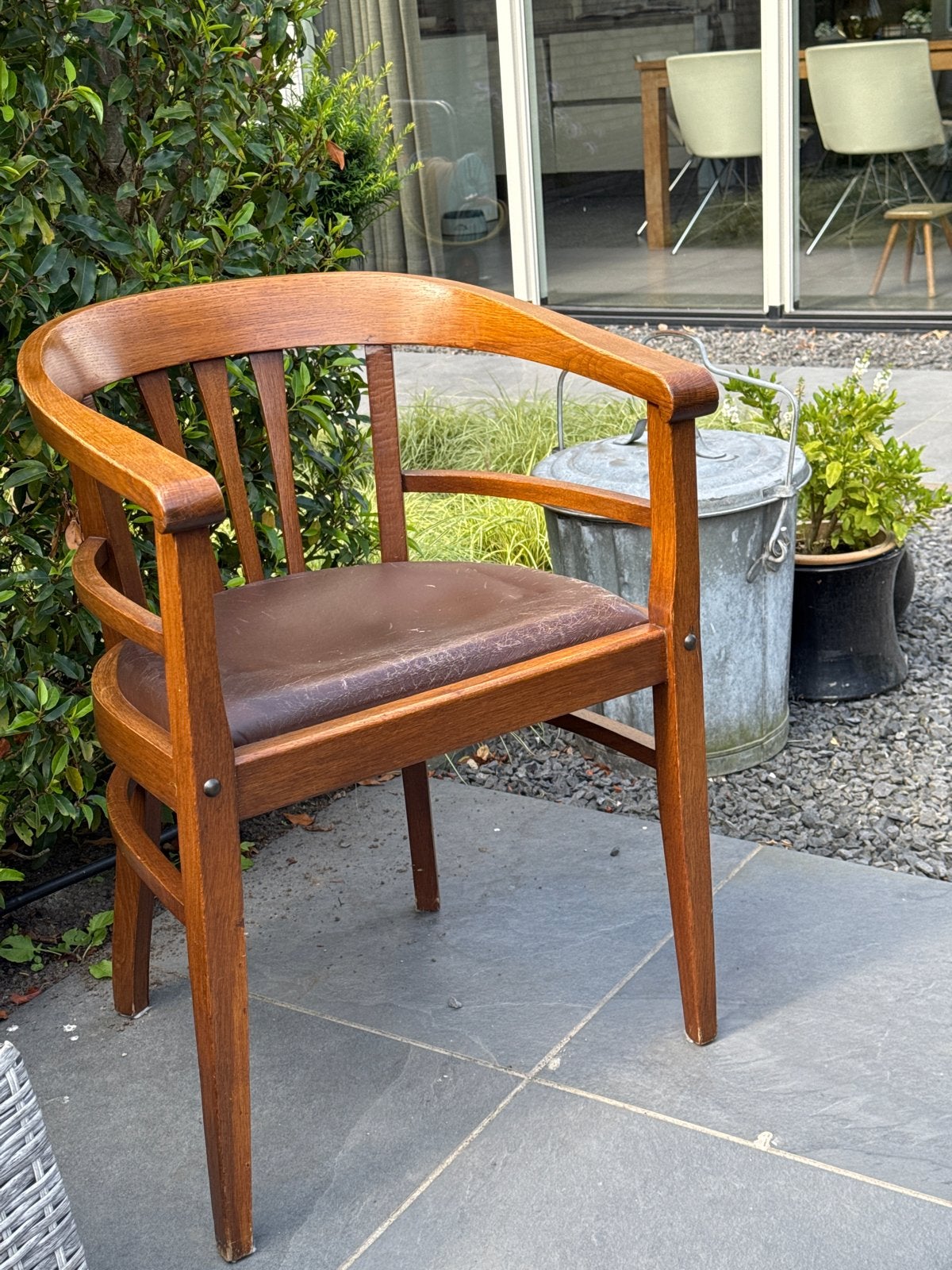 Vintage houten stoel met leren zitting, Ophalen