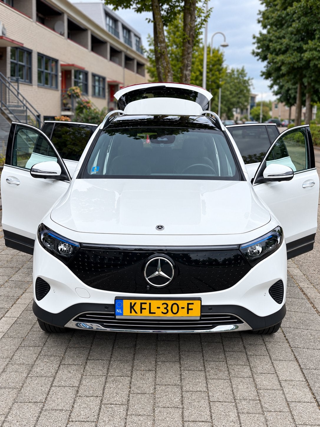 Mercedes EQB 250+ | 2025 | Panoramadak | 360° camera, Auto's, 71 kWh, 129 pk, Leder en Stof, Wit