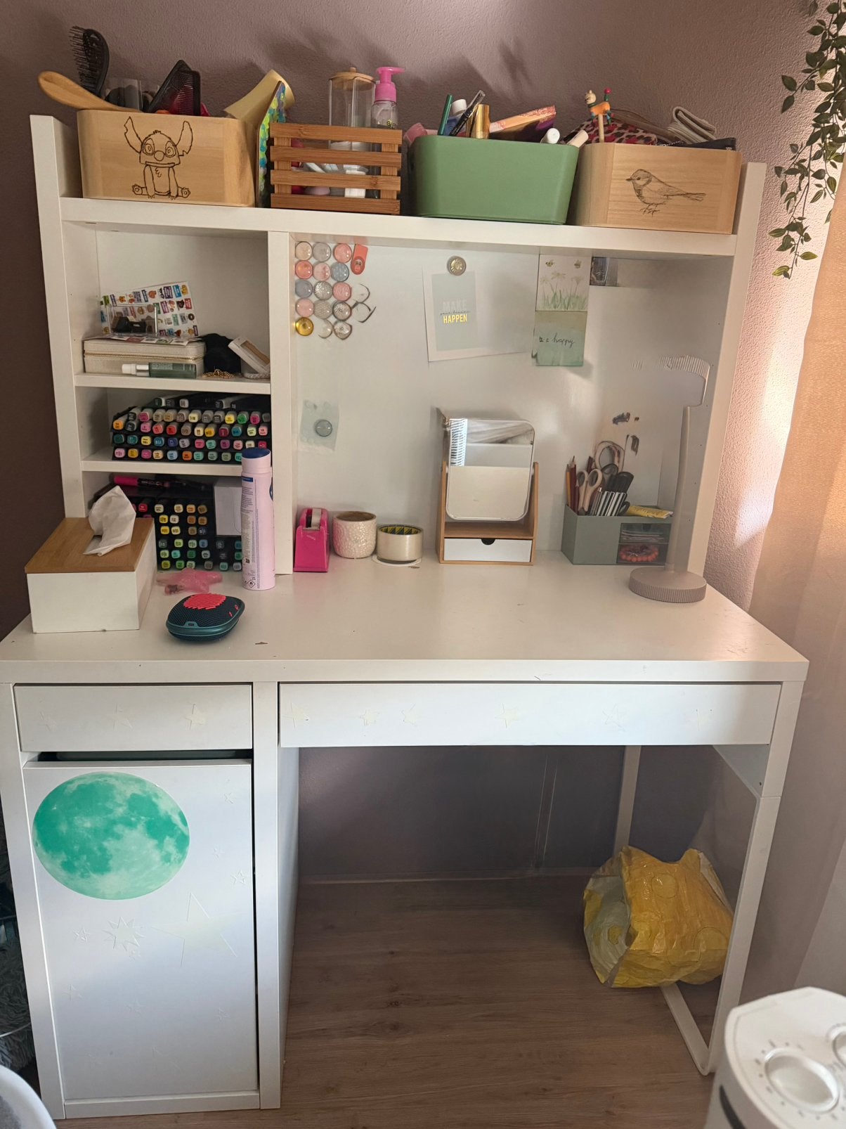 Bureau met planeet en sterren stickers zonder de inhoud, Ophalen, Gebruikt