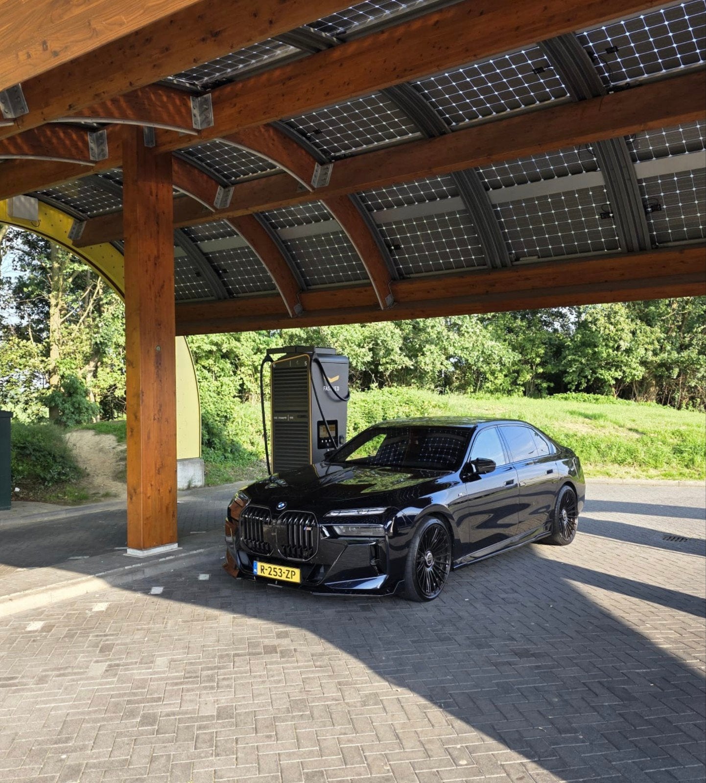 BMW i7 xDrive60–58dkm-btw-BMW Garantie-Vossen-Carbon, Automaat, Zwart, 2000 kg, 137 €/maand