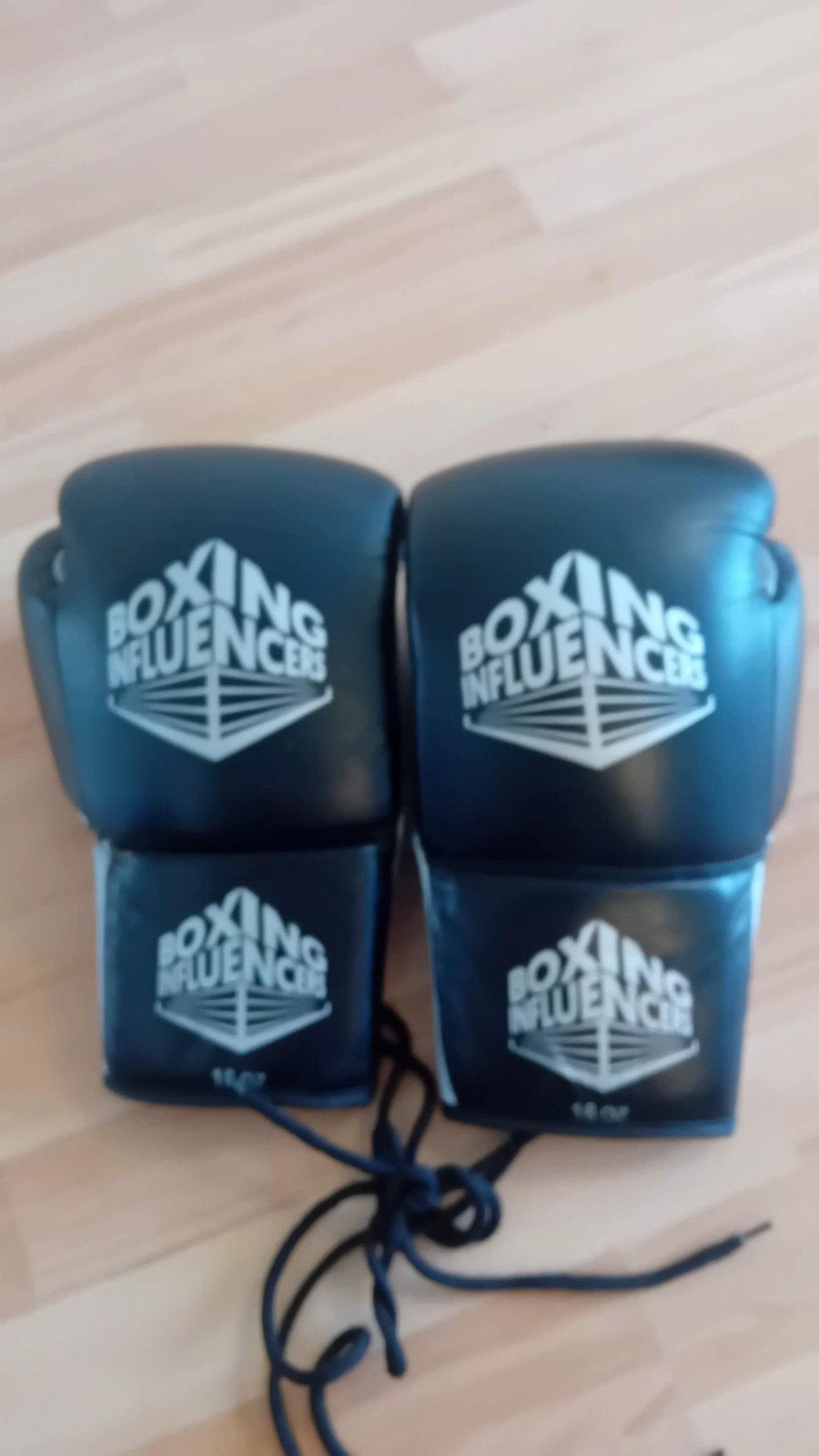 Boxing Influencers Bokshandschoenen 16 oz, Ophalen, Gebruikt, Bokshandschoenen