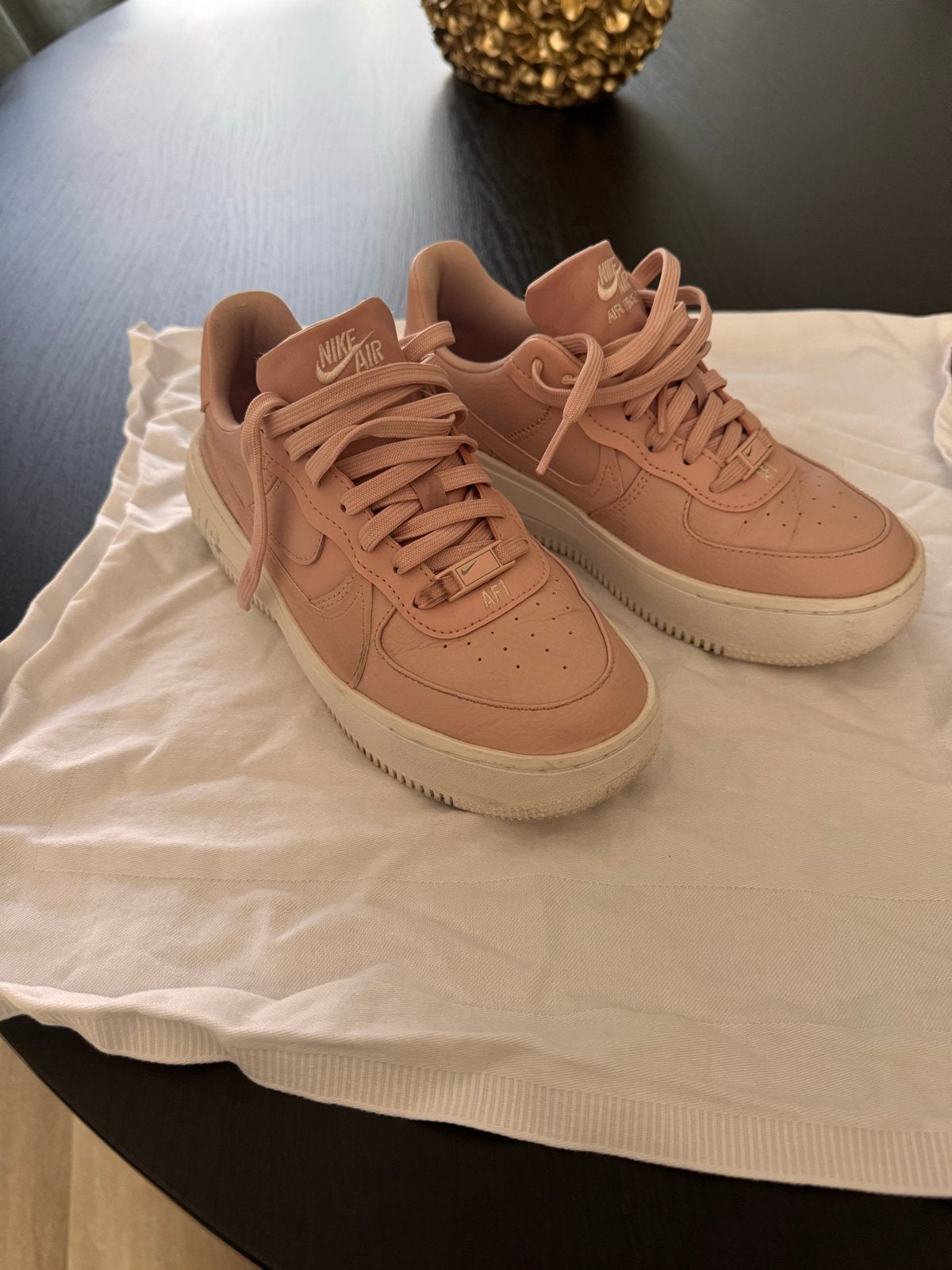 Nike Air Force 1 Sneakers - Roze, Kleding | Dames, Ophalen of Verzenden, Gedragen, Roze, Sneakers of Gympen