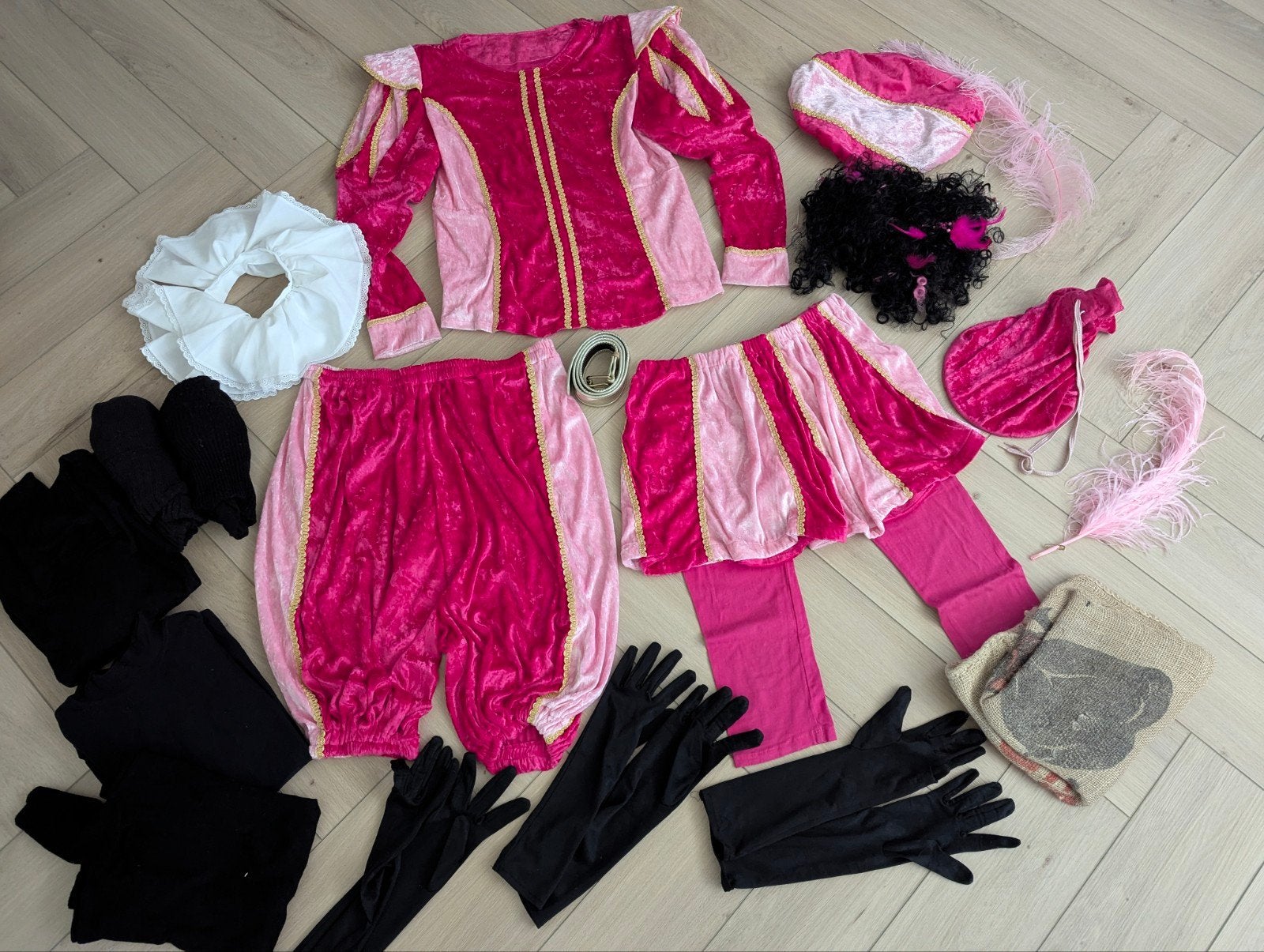Zeer compleet pietenpak, piet, Sinterklaas maat L, Diversen, Sinterklaas, Ophalen of Verzenden