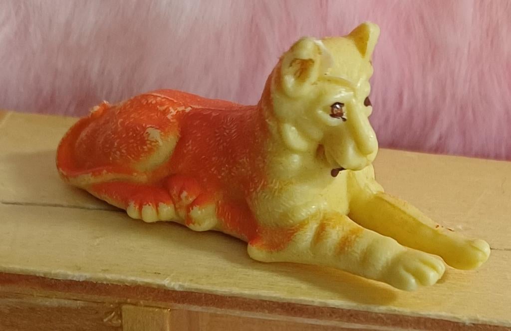 Liggende poppenhuis hondje, Ophalen of Verzenden, Zo goed als nieuw, Poppenhuis