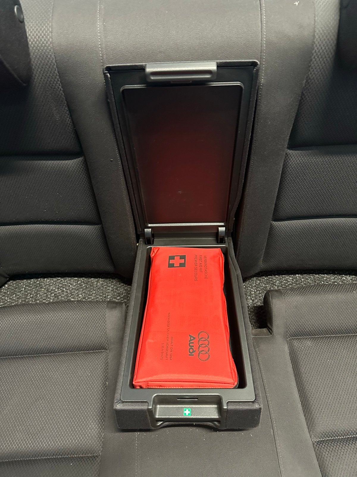 Audi A4 B6 sedan Achterbank met EHBO-set, Auto-onderdelen, Ophalen, Gebruikt, Audi