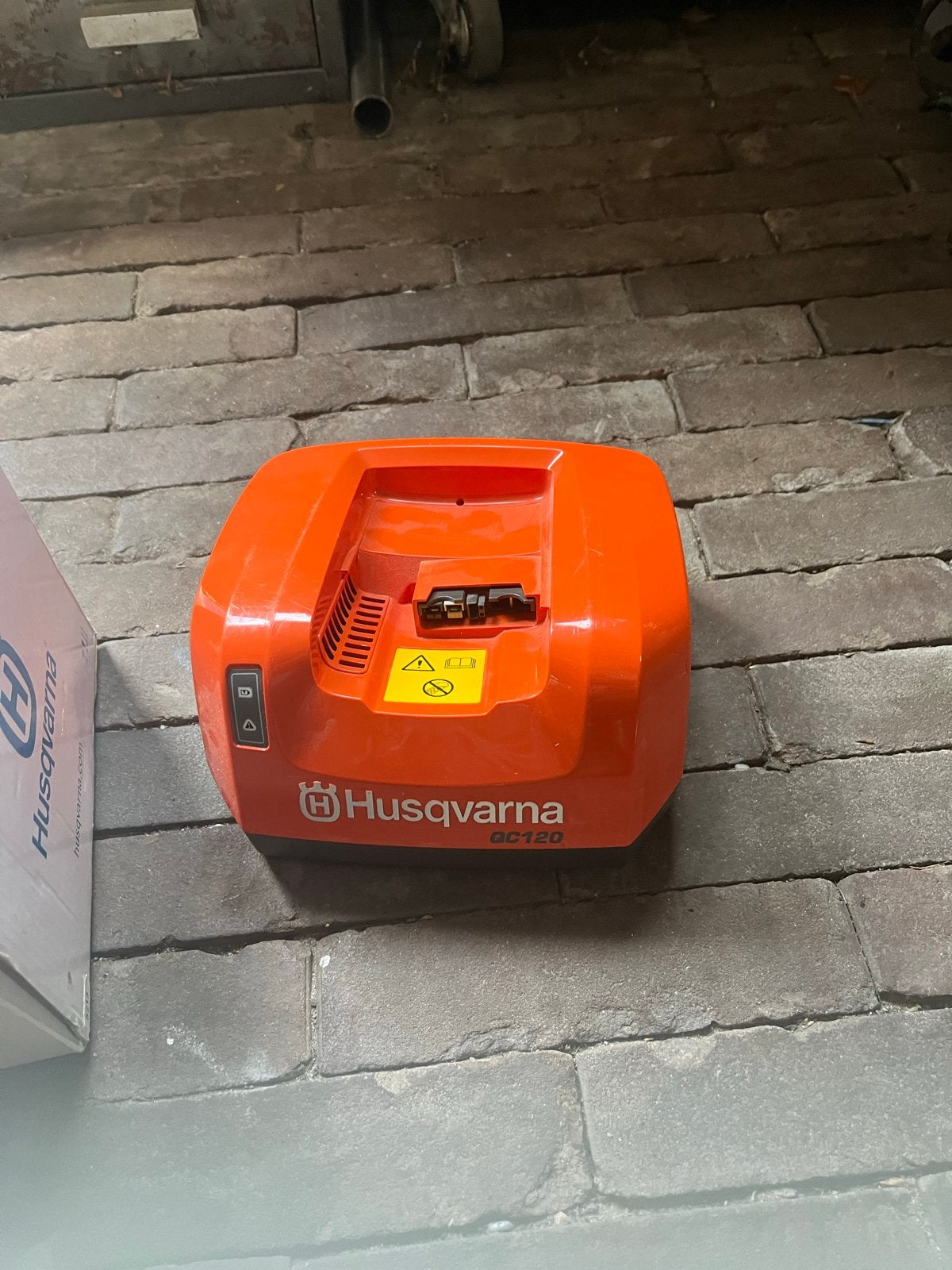 Husqvarna QC120 Acculader voor robotmaaier, Ophalen, Gebruikt, Minder dan 30 cm