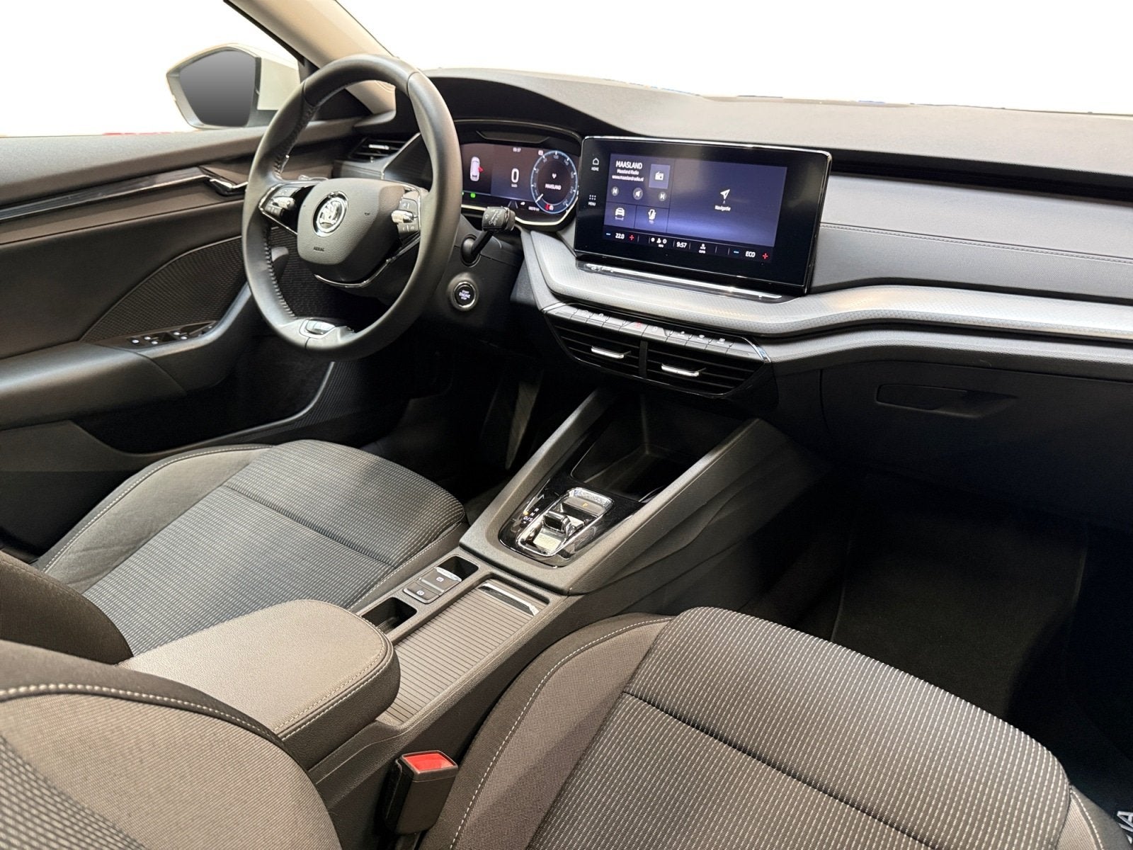 Skoda Octavia Combi 1.4 TSI iV PHEV Business Edition I Carpl, Auto's, Automaat, Stof, Gebruikt, Zwart