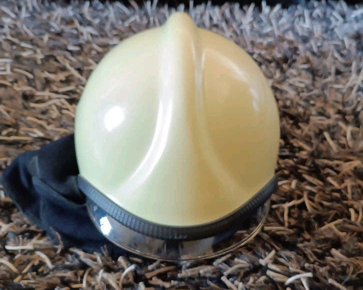 Rosenbauer brandweerhelm met vizier en nekbeschermer, Ophalen of Verzenden, Zo goed als nieuw