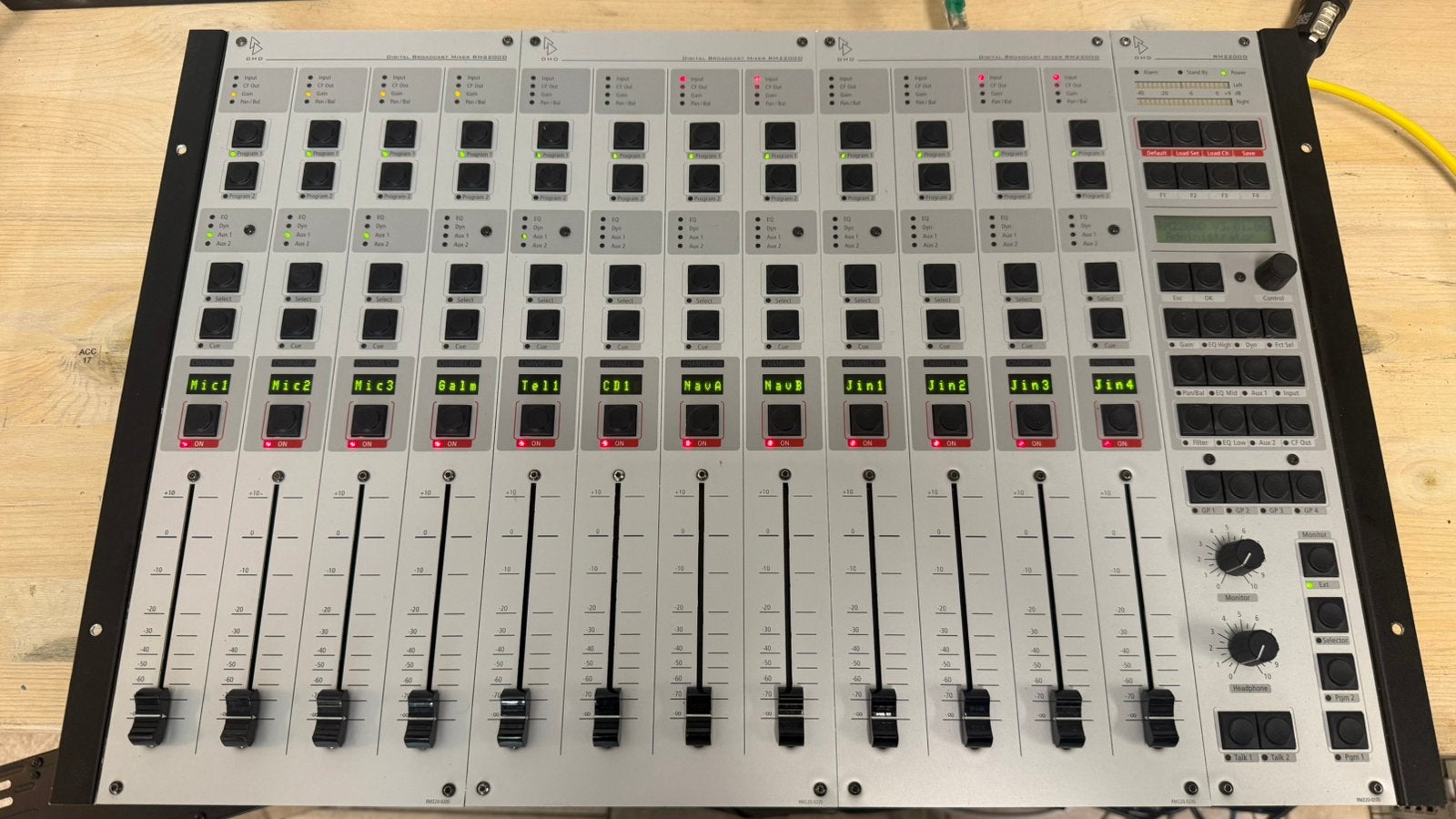 DHD RM2200D 12 kanaals mixer, Ophalen, Gebruikt, 10 tot 20 kanalen