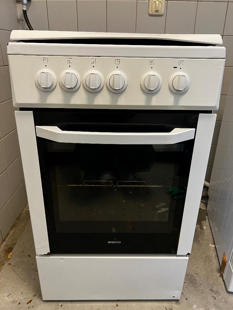 Gratis Beko gasfornuis met oven, Witgoed en Apparatuur, Fornuizen, Ophalen, Gebruikt, 4 kookzones, Gas