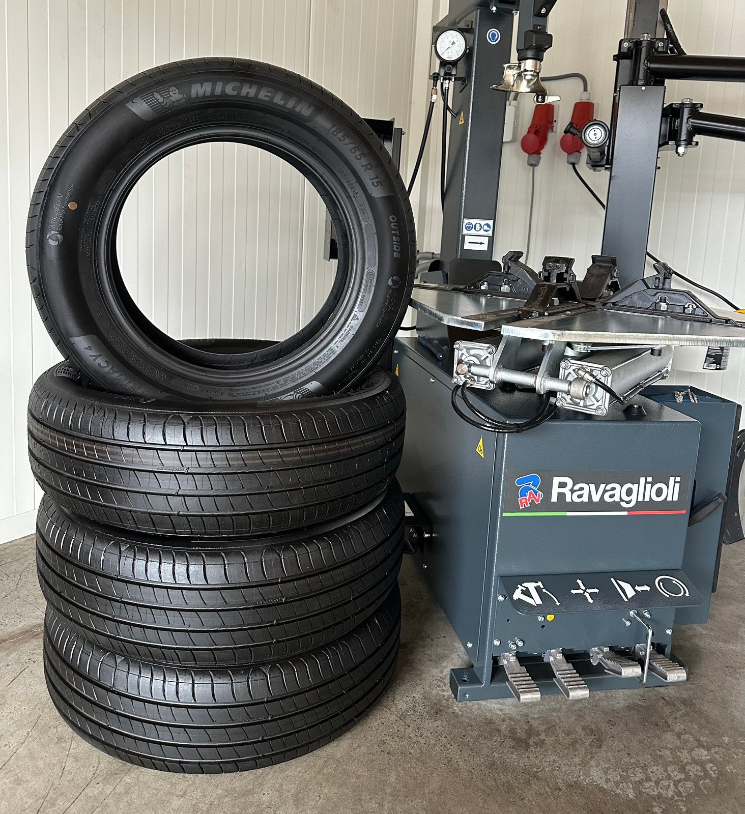 4 Nieuwe Michelin 185 65 15 Zomerbanden Inclusief Montage