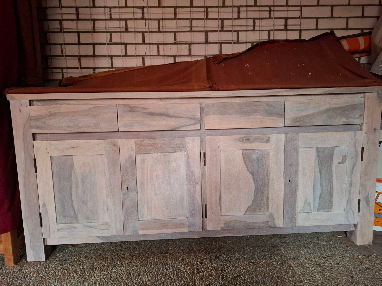 dressoir tropisch hardhout, White wash buitenzijde, Ophalen, 150 tot 200 cm, Zo goed als nieuw, Overige houtsoorten
