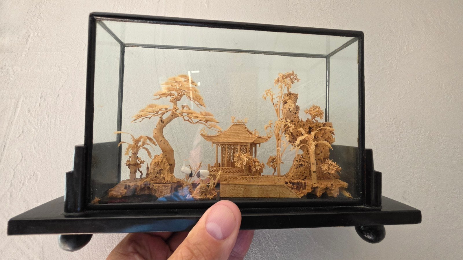 Chinees kurk kunstwerk in glazen vitrine, Overige typen, Ophalen of Verzenden, China, Handgemaakt