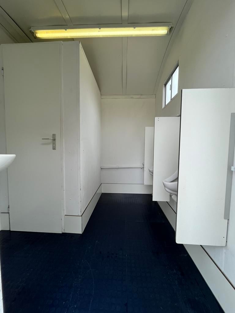 Foto 4 van Toiletwagen wc wagen sanitairwagen huren