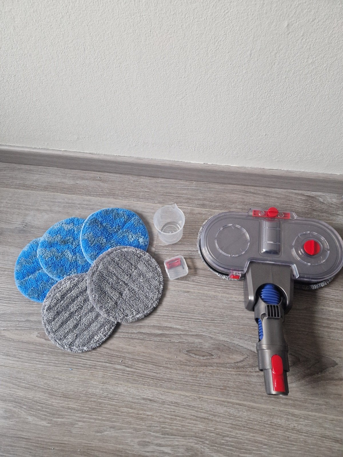 Elektrische dweilopzetstuk voor de Dyson, Ophalen of Verzenden, Zo goed als nieuw, Draadloos, Vloerreiniger