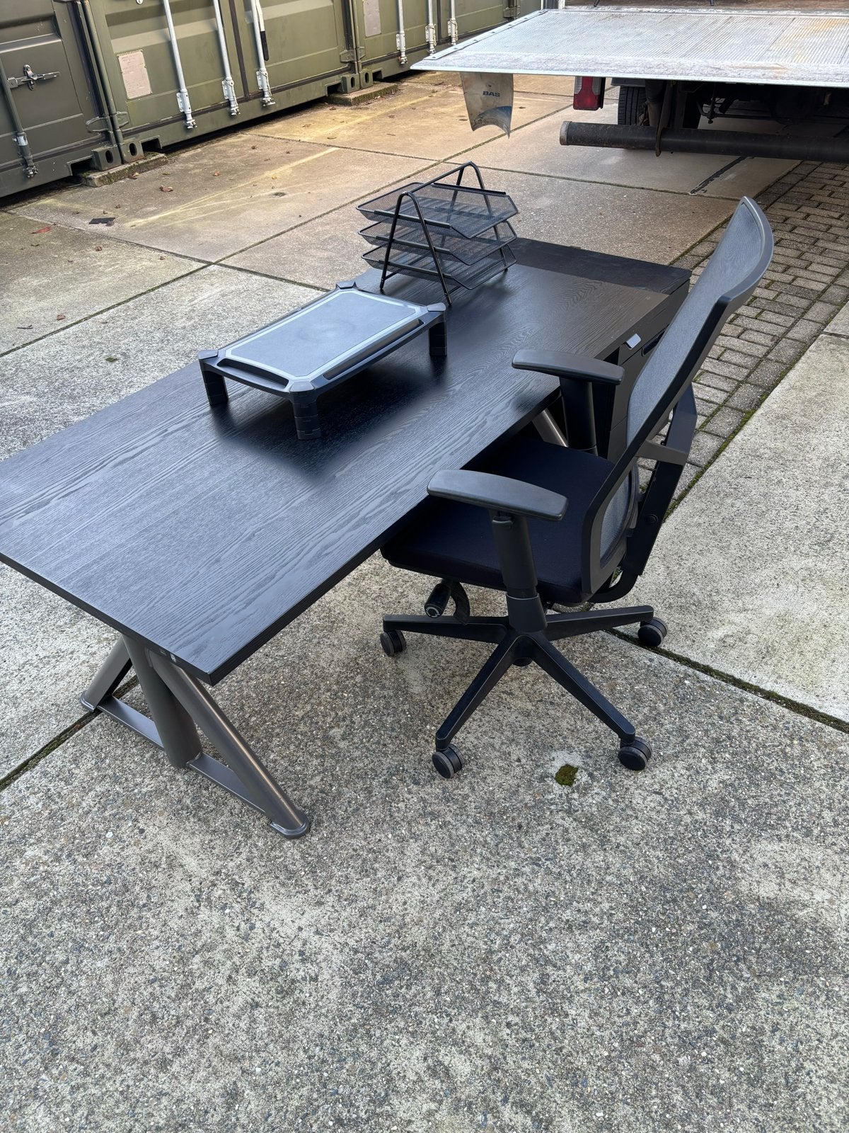 Modern zwart bureau elektrische, Ophalen, Zwart, Gebruikt, Met lades